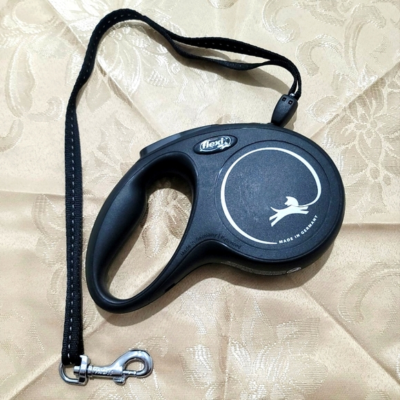 Flexi Classic Nylon Tape Retractable Lead for Medium Dogs 5 m cord - Picture 2 of 9